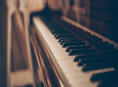 Dueling Pianos Show at Ocean Downs