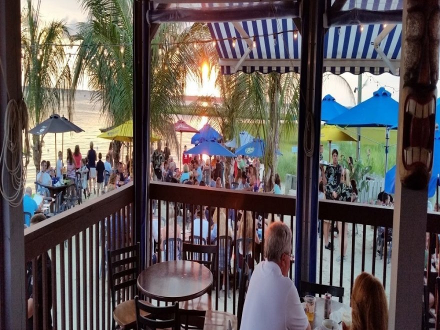 Macky's Bayside Bar & Grill