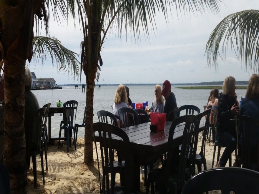 Macky's Bayside Bar & Grill