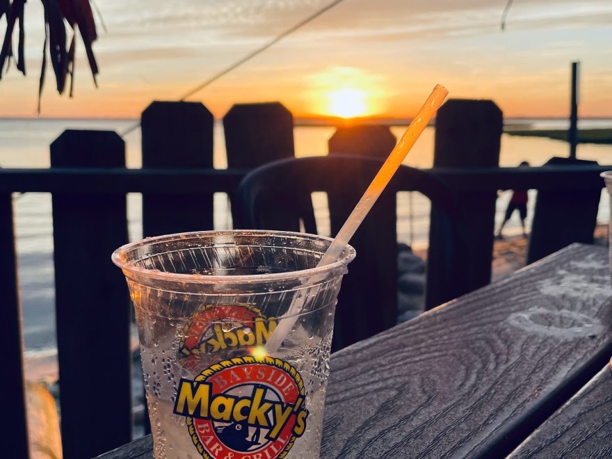 Macky's Bayside Bar & Grill