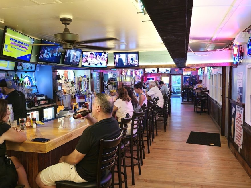 Harborside Bar & Grill Harborside Bar & Grill