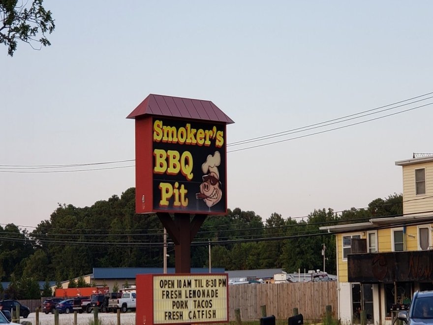 Smoker's BBQ Pit