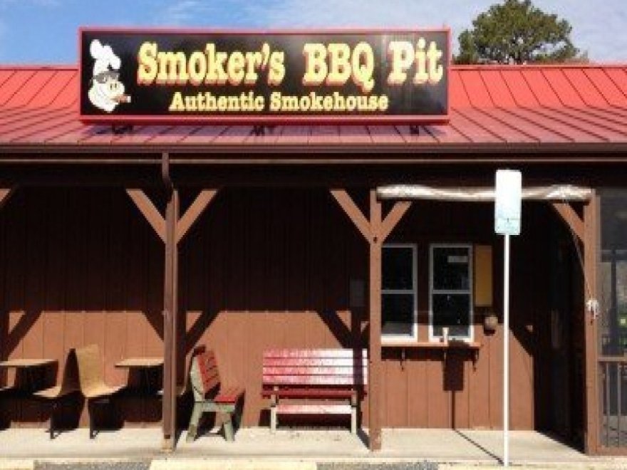 Smoker's BBQ Pit